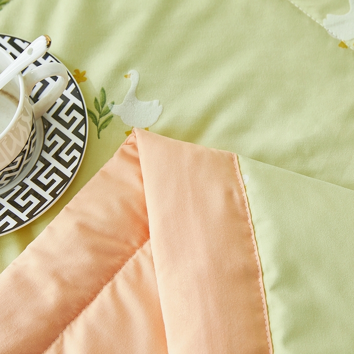 91家纺网 家纺一手货源 找家纺 欧朵家纺 2025新款A类奶小棉立体印花夏被 小鹅乐园