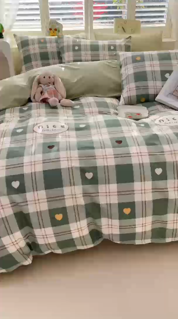 91家纺网 家纺一手货源 找家纺 宜家坊 2025热款全棉四件套学生床三件套单品床单床笠单被套印花小清新卡通碎花纯棉三四件套 爱心格绿