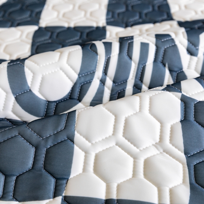 91家纺网 家纺一手货源 找家纺 摩卡（乐趣） 2025新款春夏新款夏凉被 冰激凌大豆夏被 棋盘格公仔