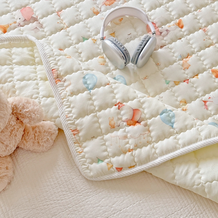 91家纺网 家纺一手货源 找家纺 澳萝拉 2025新款纯棉双层纱印花软床垫床褥 派对小象