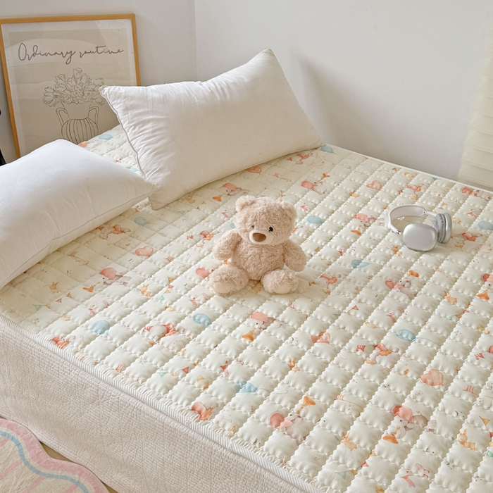 91家纺网 家纺一手货源 找家纺 澳萝拉 2025新款纯棉双层纱印花软床垫床褥 派对小象