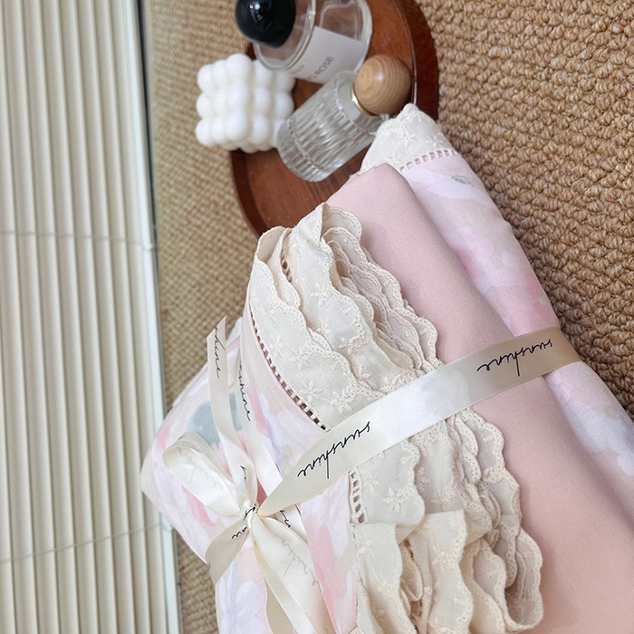 91家纺网 家纺一手货源 找家纺 荣轩家居 2025新款全棉双层纱镂空花边工艺款四件套 芳华