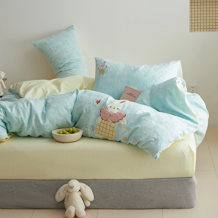 91家纺网 家纺一手货源 找家纺 怡家居 2025新款色织大提花贴布绣四件套 可爱兔-蓝