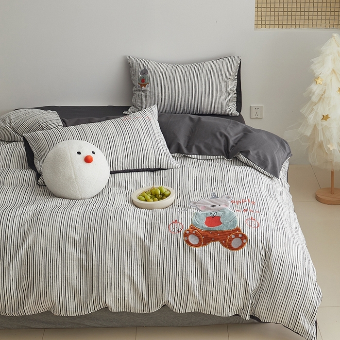 91家纺网 家纺一手货源 找家纺 怡家居 2025新款色织大提花贴布绣四件套 呆萌熊-黑