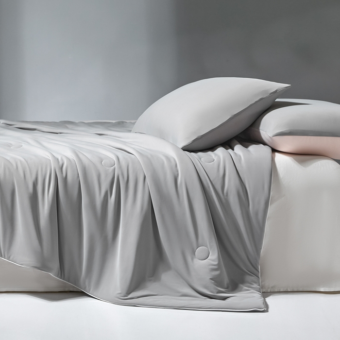 91家纺网 家纺一手货源 找家纺 梦恬佳 2025新款高克重140g凉感丝冰丝仿锦氨夏凉被被子被芯 旷野-星空灰