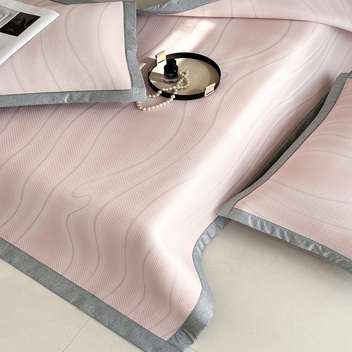 91家纺网 家纺一手货源 找家纺 网客家纺 2025新款高分子PE（聚乙烯）提花凉感软席 曲谧时光-粉