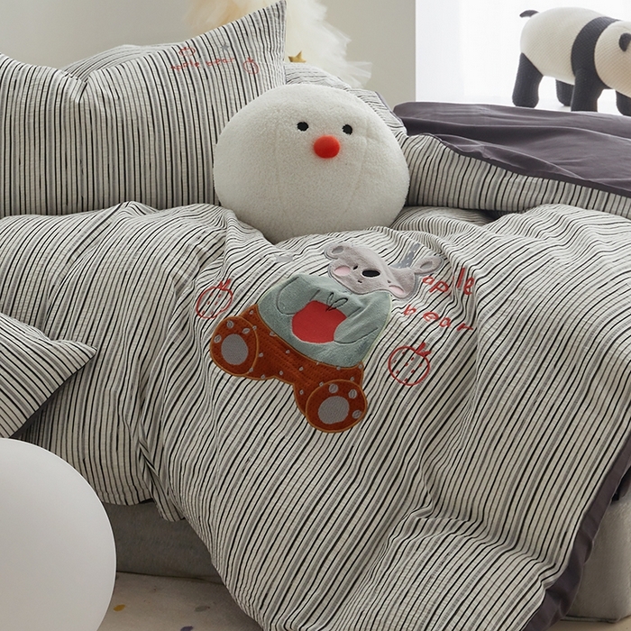 91家纺网 家纺一手货源 找家纺 怡家居 2025新款色织大提花贴布绣四件套 呆萌熊-黑