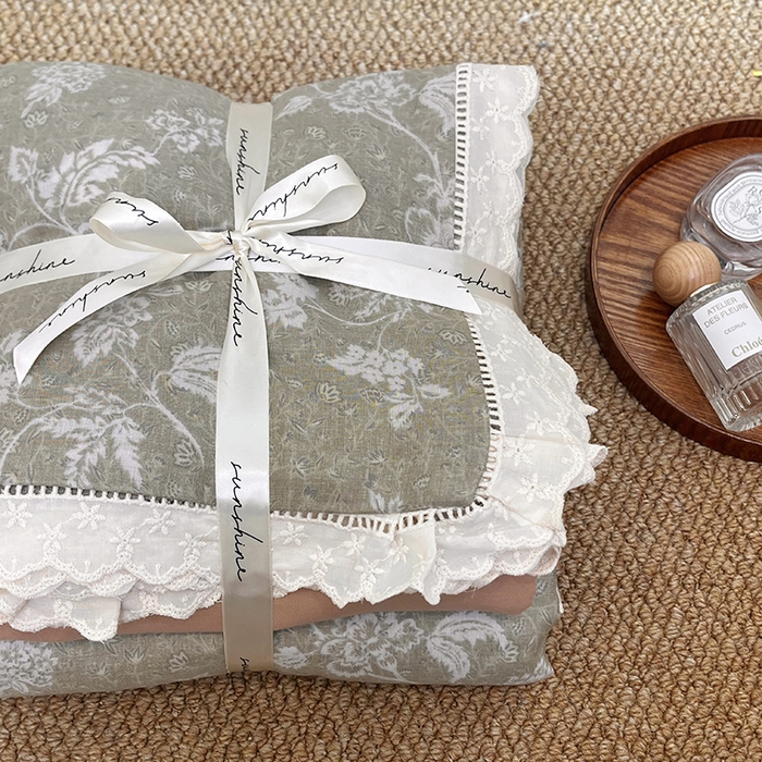 91家纺网 家纺一手货源 找家纺 荣轩家居 2025新款全棉双层纱镂空花边工艺款四件套 梨素