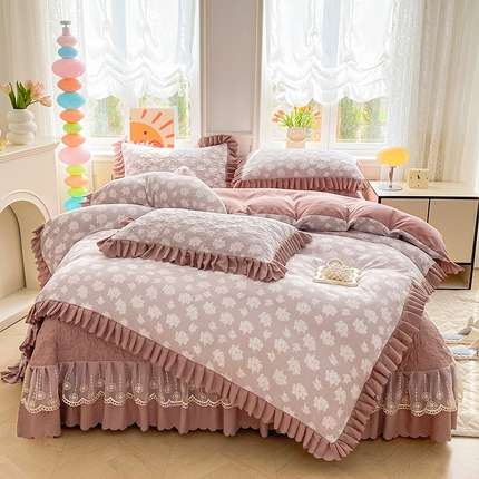 提花大世界 2025直播热款A类针织棉双层纱夹棉床盖床裙花边单件三件四件套 花之恋