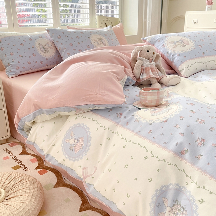 91家纺网 家纺一手货源 找家纺 宜家坊 2025热款全棉四件套学生床三件套单品床单床笠单被套印花小清新卡通碎花纯棉三四件套 爱丽丝