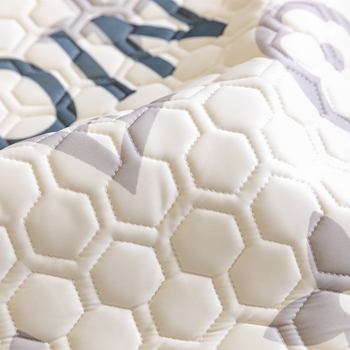 91家纺网 家纺一手货源 找家纺 摩卡（乐趣） 2025新款春夏新款夏凉被 冰激凌大豆夏被 熊仔白