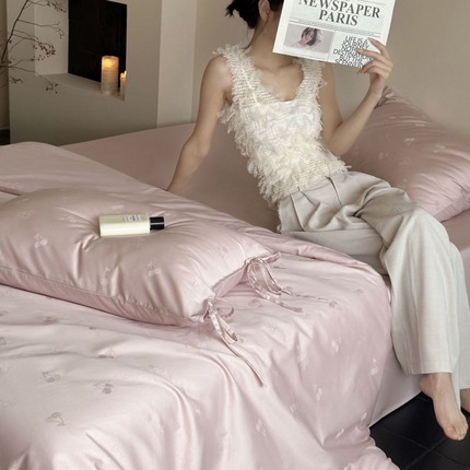 鹿班家居 2025春夏款100S长绒棉精美提花系列-奶油樱桃-场景一【标准会员-20元】 奶油樱桃-粉色-场景一