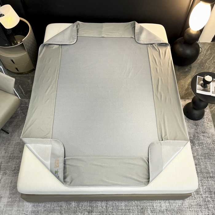 91家纺网 家纺一手货源 找家纺 航途席业 2025新款凉席三明治刺绣可水洗碳光冰丝席宽包边艾香系列 艾草刺绣藤席千鸟格床笠款灰色