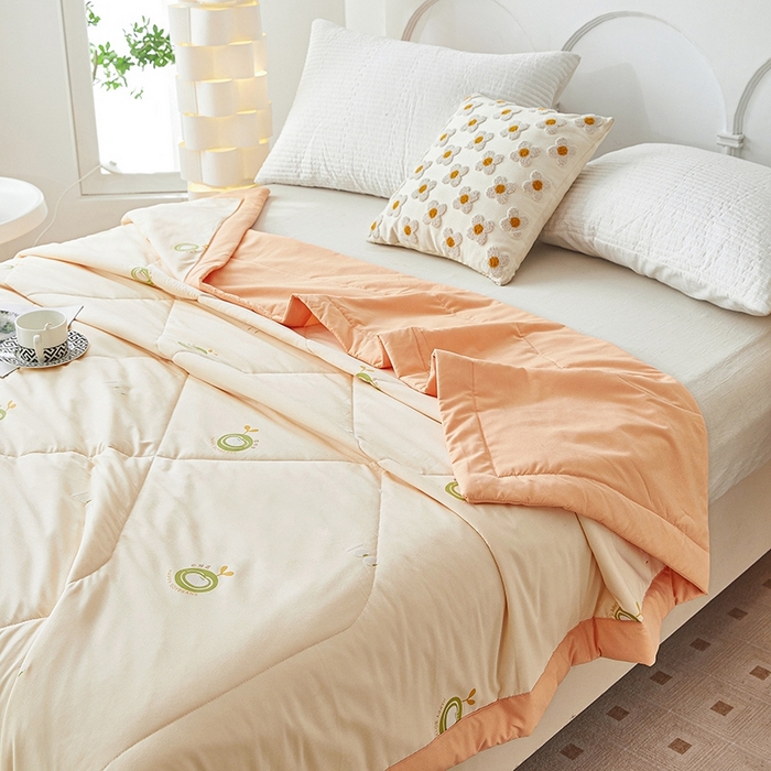 91家纺网 家纺一手货源 找家纺 欧朵家纺 2025新款A类奶小棉立体印花夏被 苹果派