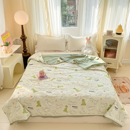 91家纺网 家纺一手货源 找家纺 鑫琪莱家纺 2025新款A类云感泡芙夏被小恐龙