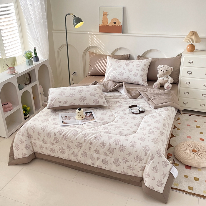 91家纺网 家纺一手货源 找家纺 丫丫2025全棉夏被碎花卡通小清新简约纯棉夏凉被夏被四件套三件套风格三 合金欢