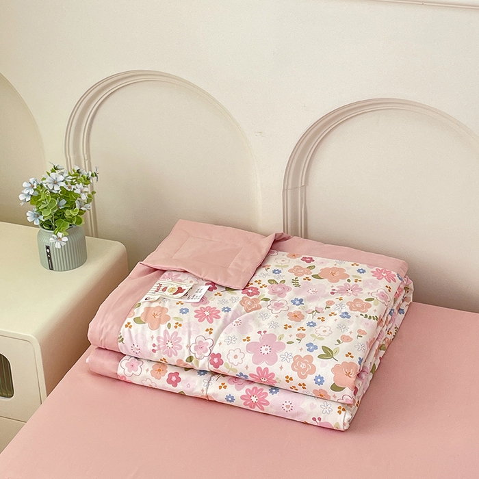 91家纺网 家纺一手货源 找家纺 丫丫2025全棉夏被碎花卡通小清新简约纯棉夏凉被夏被四件套三件套风格三 粉色浪漫