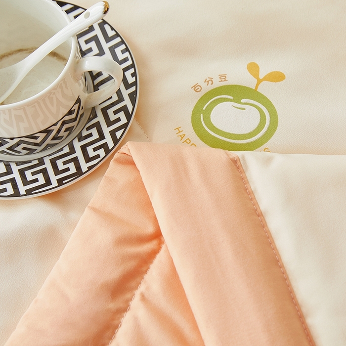 91家纺网 家纺一手货源 找家纺 欧朵家纺 2025新款A类奶小棉立体印花夏被 苹果派