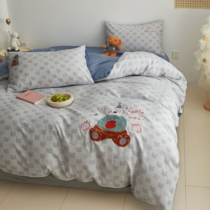 91家纺网 家纺一手货源 找家纺 怡家居 2025新款色织大提花贴布绣四件套 呆萌熊-蓝