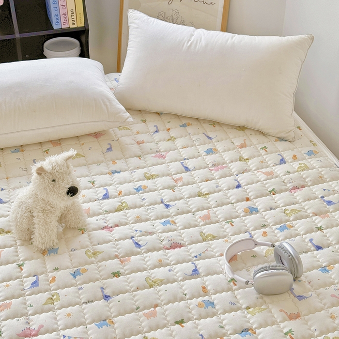 91家纺网 家纺一手货源 找家纺 澳萝拉 2025新款纯棉双层纱印花软床垫床褥 恐龙奇趣