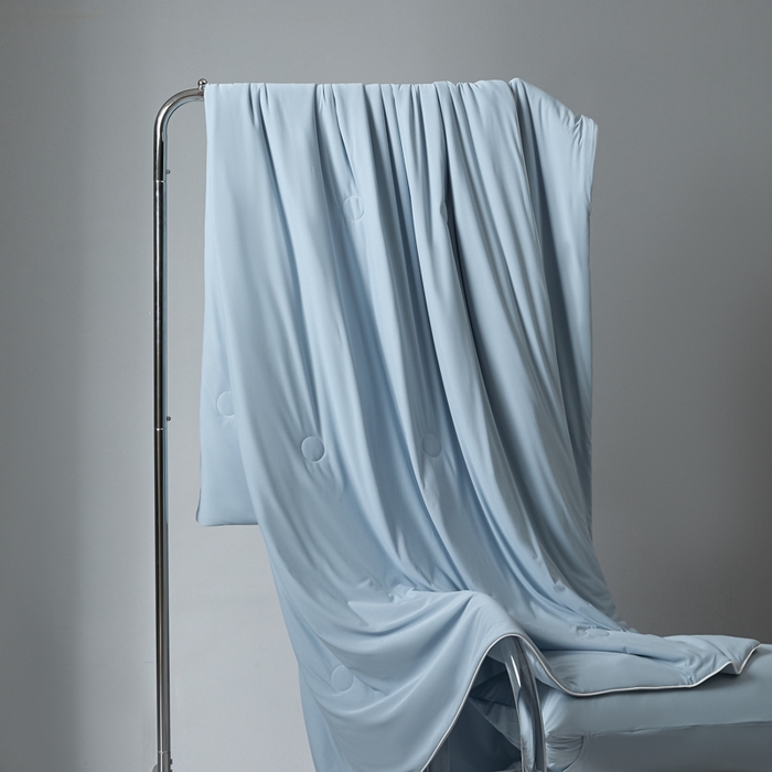 91家纺网 家纺一手货源 找家纺 梦恬佳 2025新款高克重140g凉感丝冰丝仿锦氨夏凉被被子被芯 旷野-星空蓝