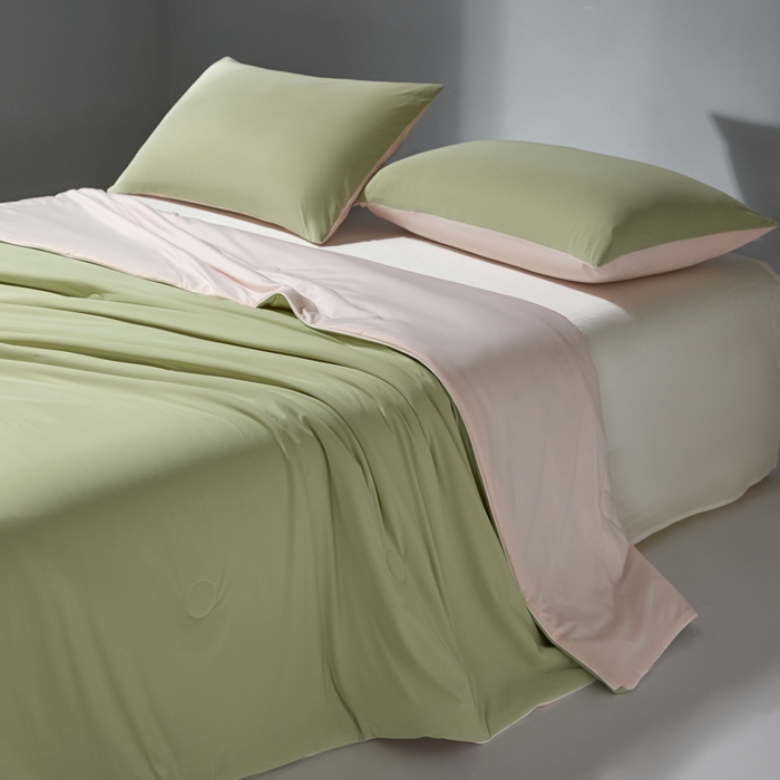 91家纺网 家纺一手货源 找家纺 梦恬佳 2025新款高克重140g凉感丝冰丝仿锦氨夏凉被被子被芯 旷野-绿拼粉