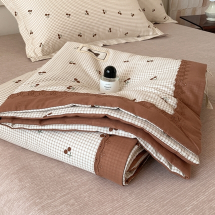 91家纺网 家纺一手货源 找家纺 帕拉美拉 2025新款全棉法式风玉米夏被春秋被玉米被三件套四件套 樱姿（米）