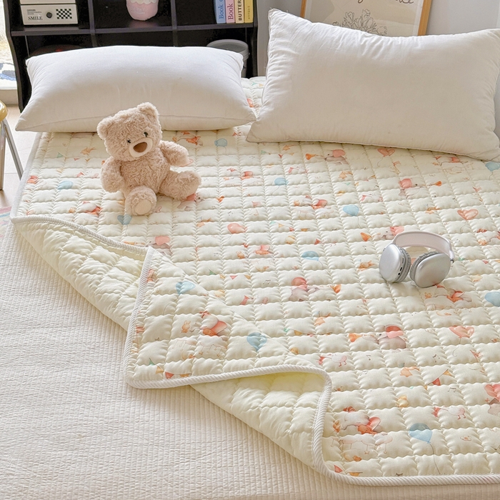 91家纺网 家纺一手货源 找家纺 澳萝拉 2025新款纯棉双层纱印花软床垫床褥 派对小象