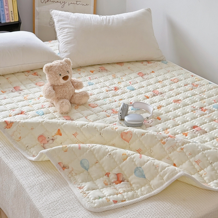 91家纺网 家纺一手货源 找家纺 澳萝拉 2025新款纯棉双层纱印花软床垫床褥 派对小象