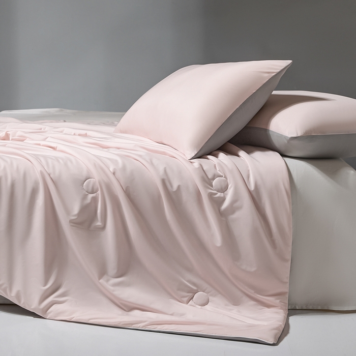 91家纺网 家纺一手货源 找家纺 梦恬佳 2025新款高克重140g凉感丝冰丝仿锦氨夏凉被被子被芯 旷野-粉拼灰