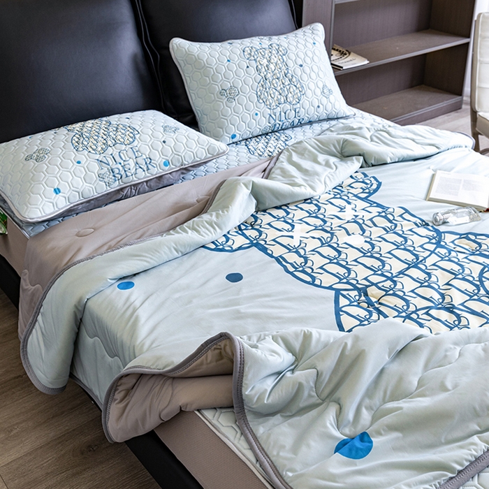 91家纺网 家纺一手货源 找家纺 摩卡（乐趣） 2025新款春夏新款夏凉被 冰激凌大豆夏被 萌迪