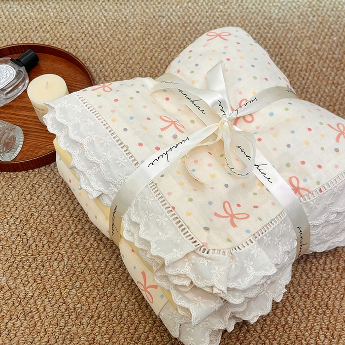 91家纺网 家纺一手货源 找家纺 荣轩家居 2025新款全棉双层纱镂空花边工艺款四件套 海派甜心