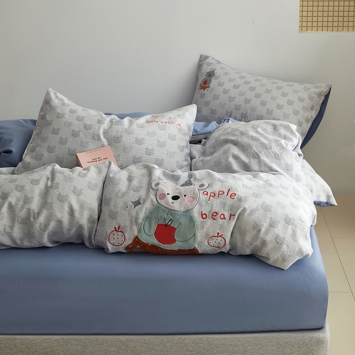 91家纺网 家纺一手货源 找家纺 怡家居 2025新款色织大提花贴布绣四件套 呆萌熊-蓝