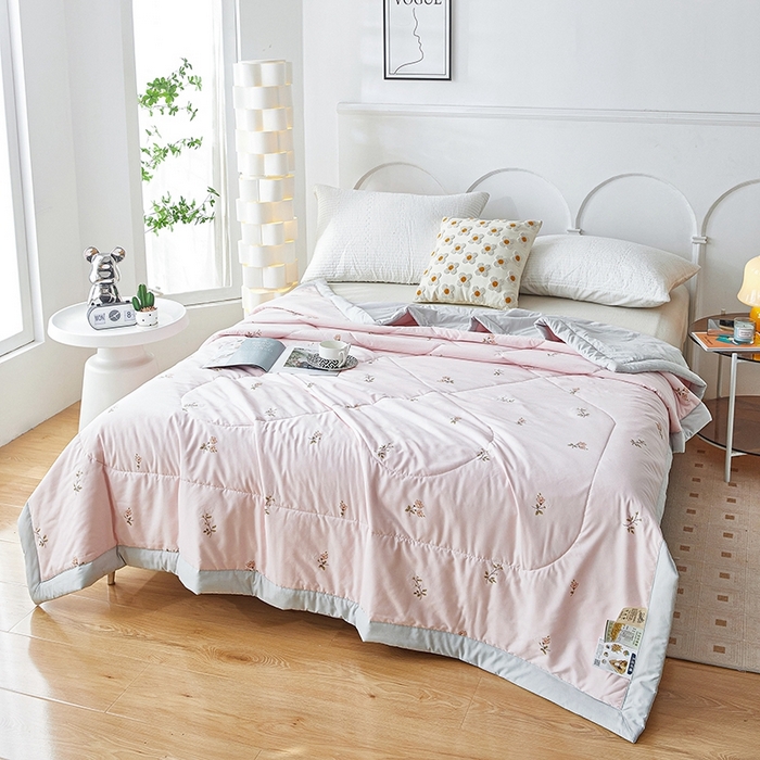 91家纺网 家纺一手货源 找家纺 （总）欧朵家纺 2025新款A类奶小棉立体印花夏被