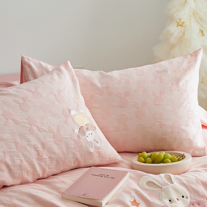 91家纺网 家纺一手货源 找家纺 怡家居 2025新款色织大提花贴布绣四件套 可爱兔-粉