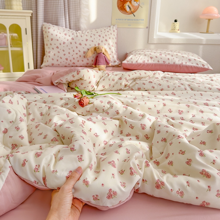 91家纺网 家纺一手货源 找家纺 弗苓家纺 2025 A类有氧针织双层纱夏被四件套直播爆款 复古玫瑰