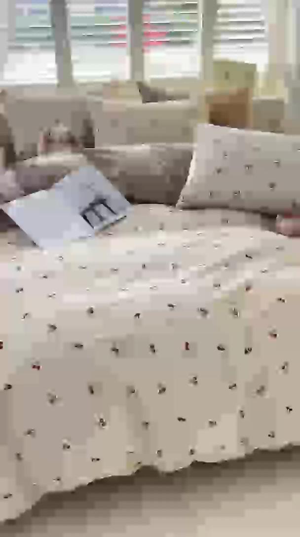 91家纺网 家纺一手货源 找家纺 宜家坊 2025热款全棉四件套学生床三件套单品床单床笠单被套印花小清新卡通碎花纯棉三四件套 樱桃格子红