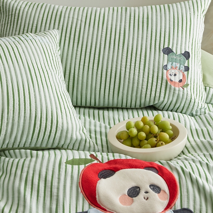 91家纺网 家纺一手货源 找家纺 怡家居 2025新款色织大提花贴布绣四件套 酷酷熊猫