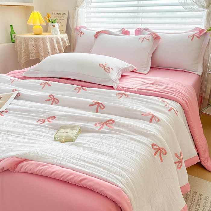 91家纺网 家纺一手货源 找家纺 芙绣家纺 2025新款蝴蝶结绣花香云纱夏被夏凉被空调被 蝴蝶结一樱花粉