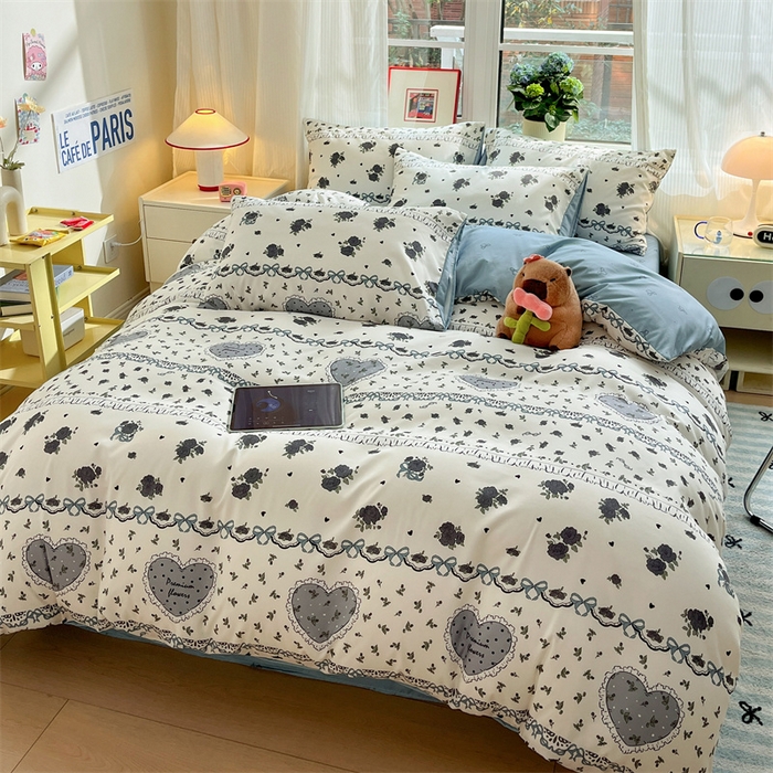 91家纺网 家纺一手货源 找家纺 盛秋家纺 2025新款水洗棉印花四件套-卡通系列 着迷+爱心结