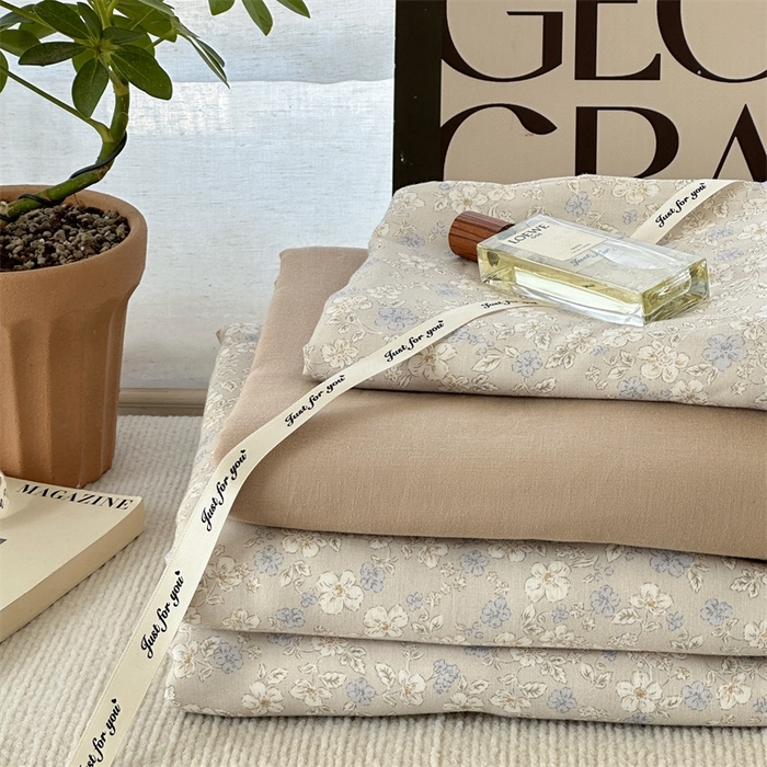 91家纺网 家纺一手货源 找家纺 亿梵家居 2025新款A类母婴级有氧全棉纯棉双层纱纯棉印花四件套-叠拍图 弗拉-黄