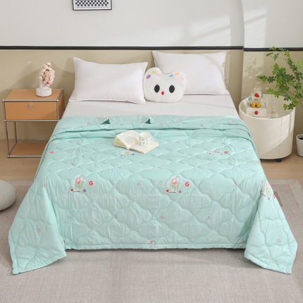 91家纺网 家纺一手货源 找家纺 被多多被业  2025新款清新印花亲肤绒超声波工艺夏凉被 百合花开