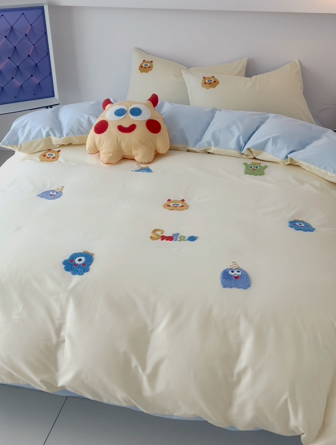 91家纺网 家纺一手货源 找家纺 倾慕家纺 2025新款倾慕INS风毛巾绣纯棉系列四件套 毛巾绣-小怪兽