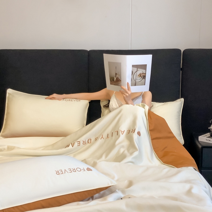 91家纺网 家纺一手货源 找家纺 吾诺 2025 双拼及羽毛刺绣夏被四件套绣花夏被水洗天丝夏被水洗真丝夏凉被空调被 奶昔白-焦糖