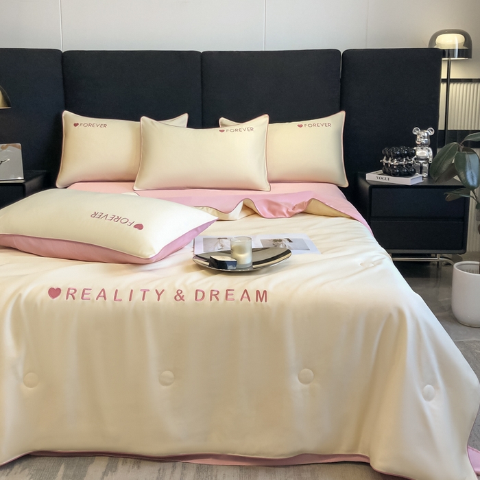 91家纺网 家纺一手货源 找家纺 吾诺 2025 双拼及羽毛刺绣夏被四件套绣花夏被水洗天丝夏被水洗真丝夏凉被空调被 奶黄-豆沙