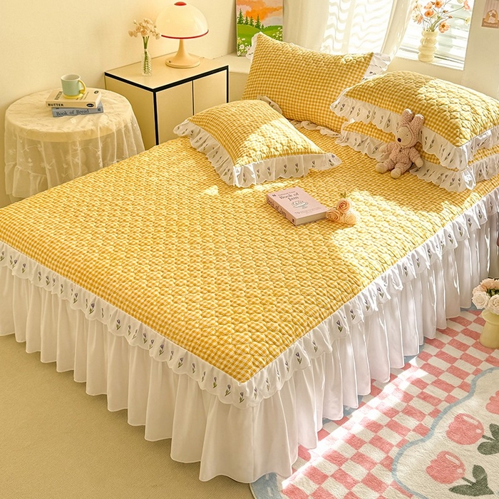 91家纺网 家纺一手货源 找家纺 金盛皇朝家纺 2025新款格子空间水洗棉床裙 格子空间-向日葵黄