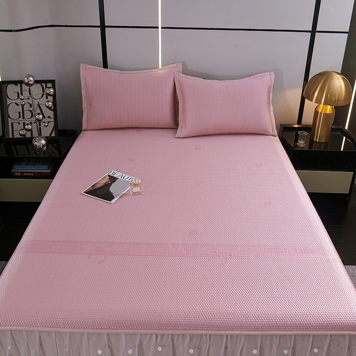 91家纺网 家纺一手货源 找家纺 （总）青雅席业2025新款7A抗菌母婴级乙纶PE刺绣凉感丝床笠花边款