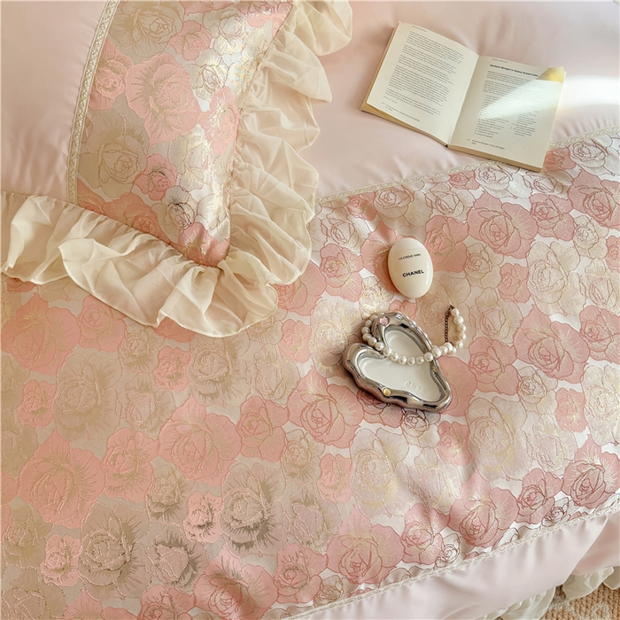 91家纺网 家纺一手货源 找家纺 富盛 2025新款水洗亲肤棉浮雕提花公主风四件套 月光恋人-粉