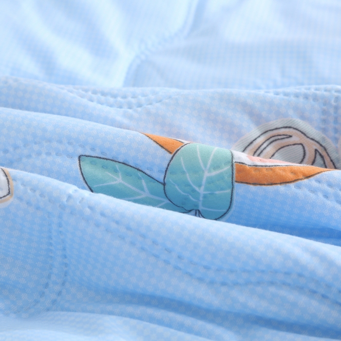 91家纺网 家纺一手货源 找家纺 被多多被业  2025新款清新印花亲肤绒超声波工艺夏凉被 水果派