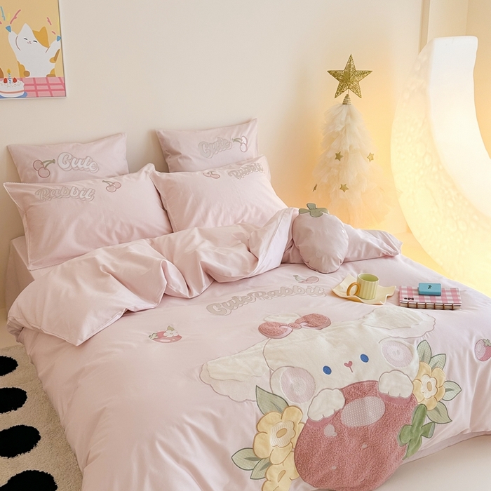 91家纺网 家纺一手货源 找家纺 西西家居 2025新款100支全棉四件套 草莓狗